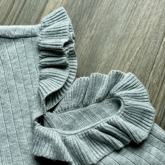 White House Black Market Gray Ruffle Cold Shoulder Ribbed Knit Top | Size S - Picture 7 of 9